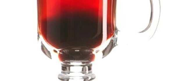 Глинтвейн с порто, лимонной цедрой и мускатным орехом