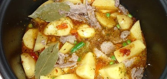 Картофель с овощами в мультиварке