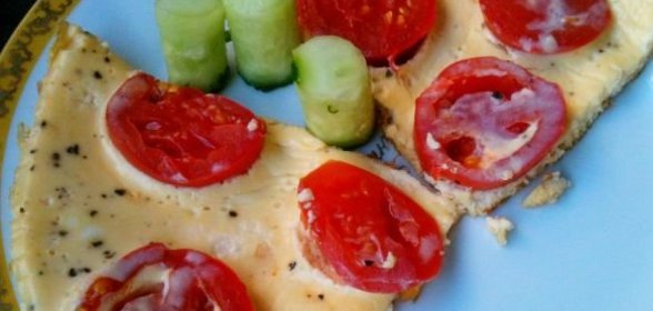 Омлет на кефире, с помидорами