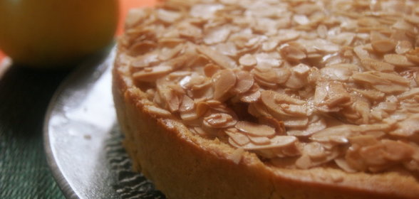 Яблочный пирог с хрустящей миндальной корочкой по-бухгалтерски