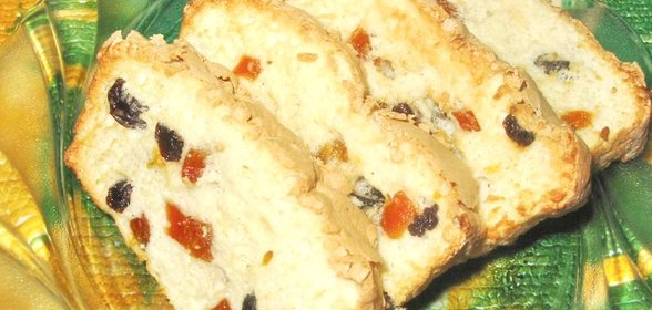 Белковый кекс с изюмом и цукатами