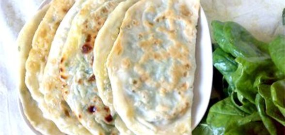 Кутабы с зеленью и луком