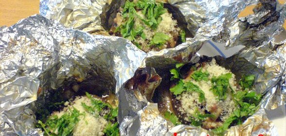 Шампиньоны фаршированные, печёные в фольге