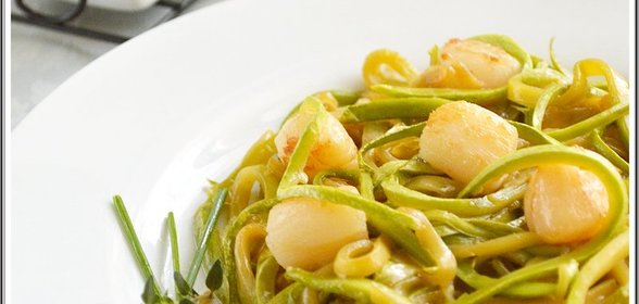 Кабачковая лапша с гребешками