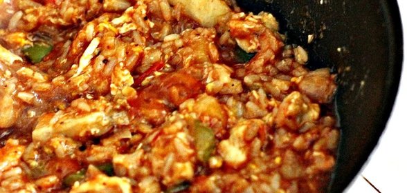 Сладкий рис с овощами, яйцом и ананасом