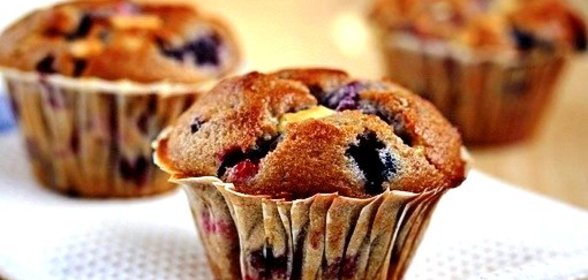 Ягодные кексы с белым шоколадом