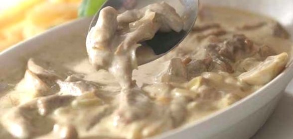 Говядина, тушеная в сметане