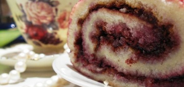 Малиновый рулет