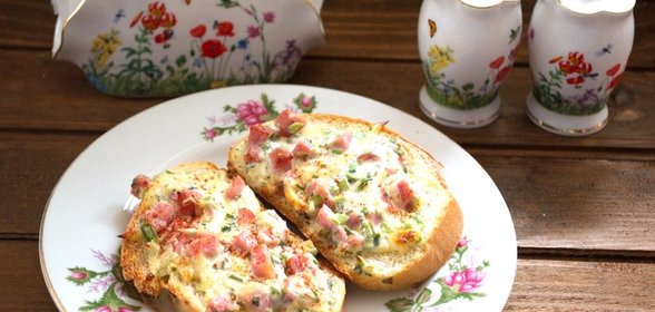Гренки с ветчиной и сыром