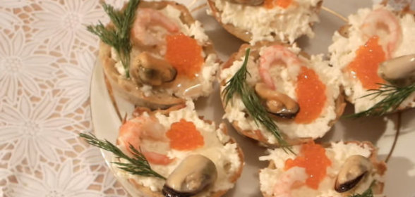 Картофельные тарталетки с морепродуктами