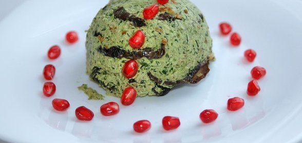 Баклажановые мини-террины с орехами и зеленью