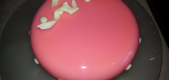 Торт с ванильным муссом и конфи из красной смородины