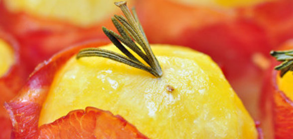 Запеченная картошка в беконе и с розмарином