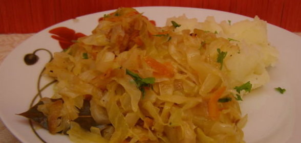 Бутерброды с курицей, маринованными огурцами и хреном