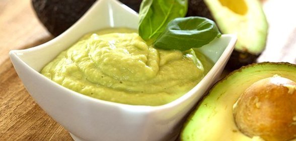 Соус из авокадо и жареных зеленых чили