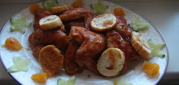 Куриные крылышки в соево-апельсиновом соусе с тостами