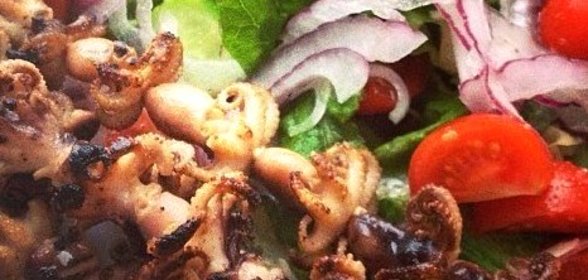 Мини осьминоги на шпажках