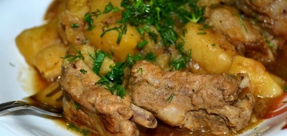 Картошка с копчеными ребрышками