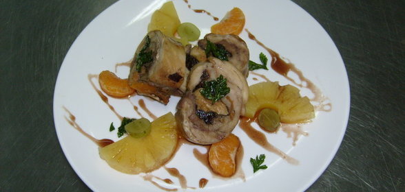 Куриный рулетик с черносливом