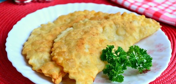 Хрустящие чебуреки со смешанным фаршем