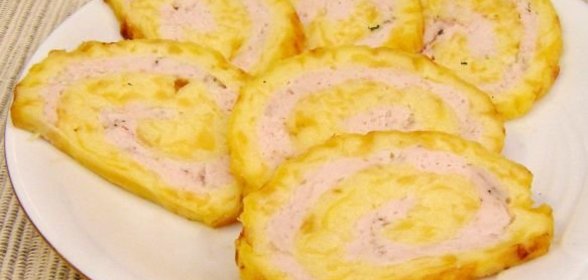 Рулет из омлета с куриным фаршем