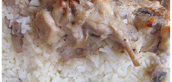 Рис с куринно-грибным соусом
