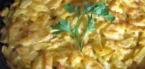 Куриные бедрышки с картофелем, запеченные в духовке