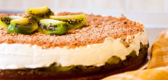 Огурцы, фаршированные сырыми овощами