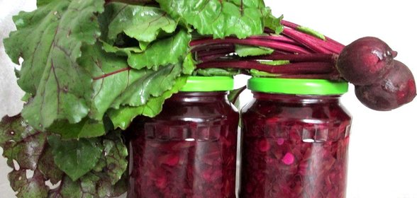 Заправка из свеклы с ботвой