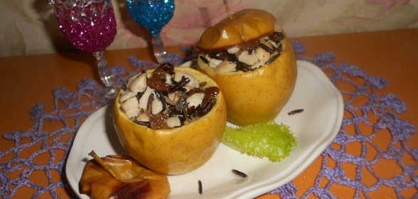 Яблоки, фаршированные диким рисом, курицей и изюмом