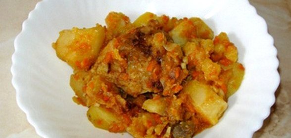 Картошка с куриными бедрышками и шампиньонами в мультиварке