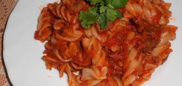 Закуска из помидоров с копченой уткой
