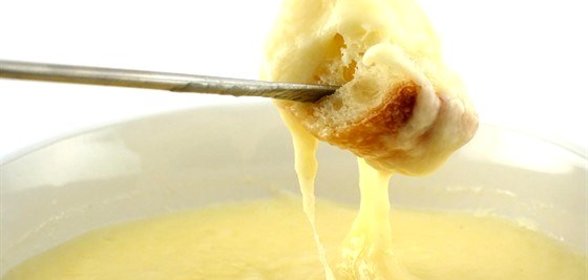 Фондю из грюйера с карамелизованным шалотом