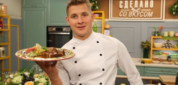 Буженина с салатом из репы и апельсинов