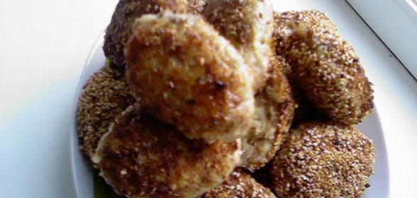 Куриные котлетки в кунжутной шубке
