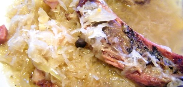Горальская квашница с белыми грибами и беконом