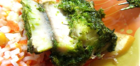 Рыба под пастой, запеченная на лимоне