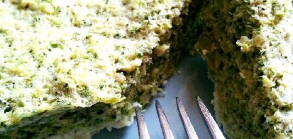 Запеканка из яичных белков, кальмаров и брокколи