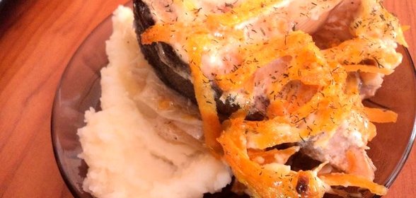 Рыба запеченная с морковью