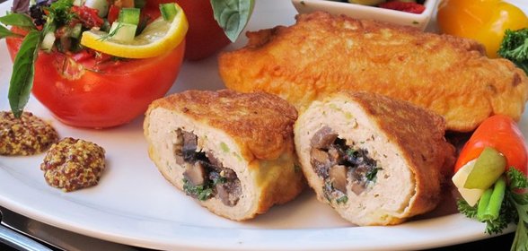 Котлеты из индюшки с грибной начинкой в лезоне