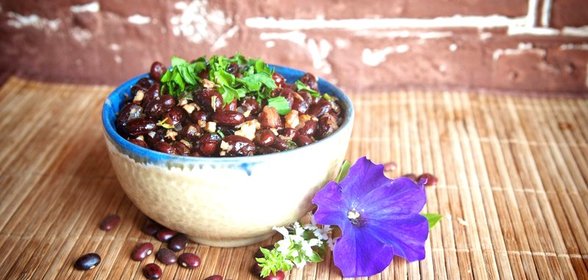 Лобио с орехами и мятой