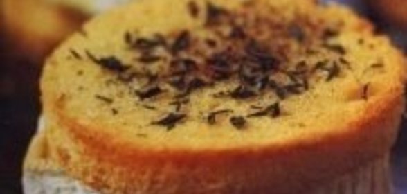 Горячие бутерброды с козьим сыром и форелью