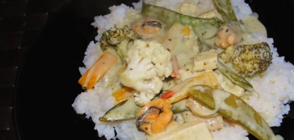 Омлет с помидорами и красным стручковым перцем