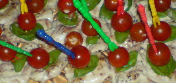 Закуска из индейки в базиликовом соусе