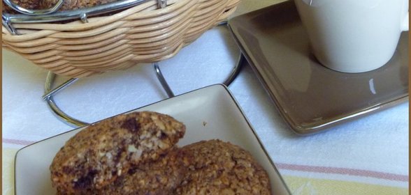 Печенье хрустящее,миндально-кокосовое с шоколадом и кукурузными хлопьями