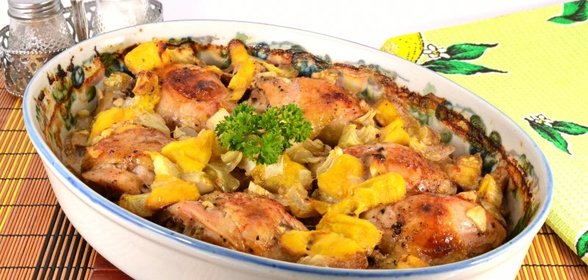 Куриные голени запеченные с луком и хурмой