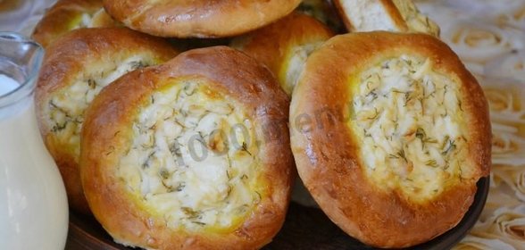 Ватрушки с копченым сыром и укропом