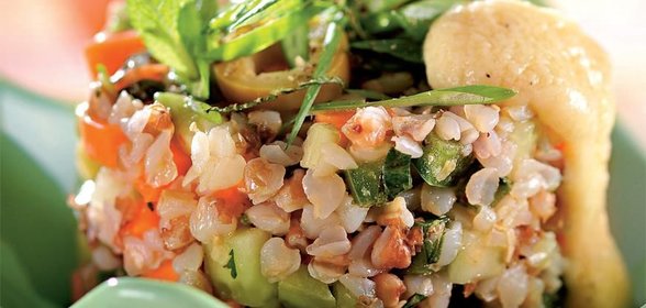 Зеленый тартар с соусом из белой фасоли