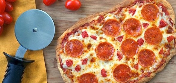 Пицца в домашних условиях из слоеного теста