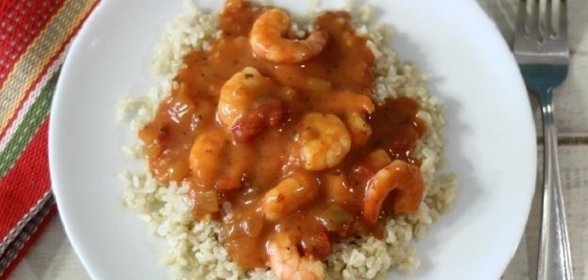 Креветки с коричневый рисом